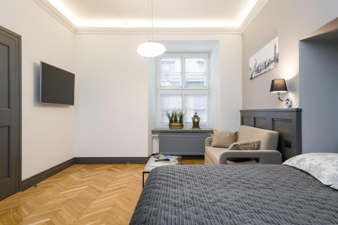 Luxury Apartment At The Main Square Tomasza Street Краків Екстер'єр фото